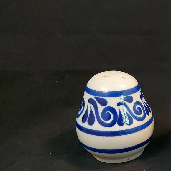 Vintage Salt Glazed Pottery Stoneware Cobalt Blue Salt & Pepper Shakers - Picture 5 of 9